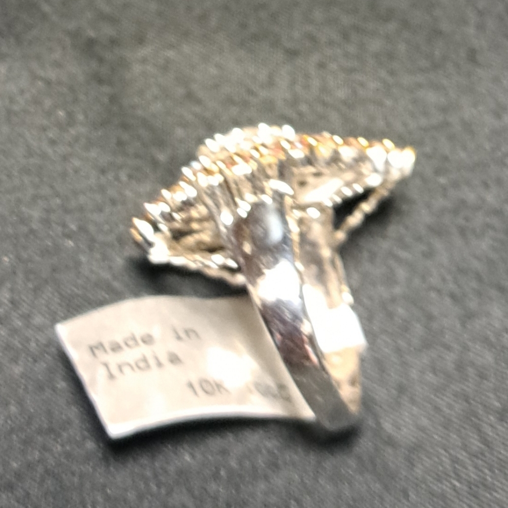 Elegant White Gold Diamond Ring w/authentic Card - Picture 4 of 5